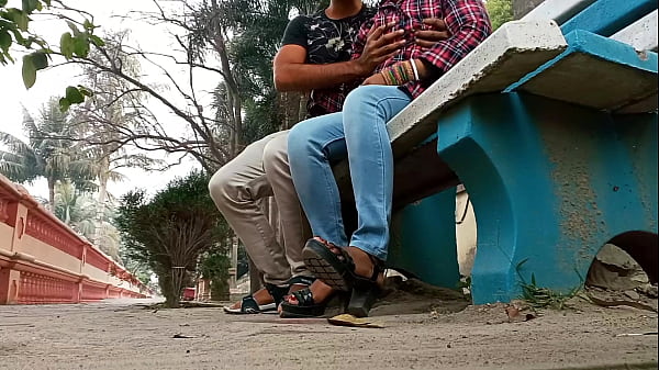 Als ich das Mädchen betrog, traf ich mich im Park und fickte hart und schmerzhaft im OYO-Raum mit klarem Hindi-Audio