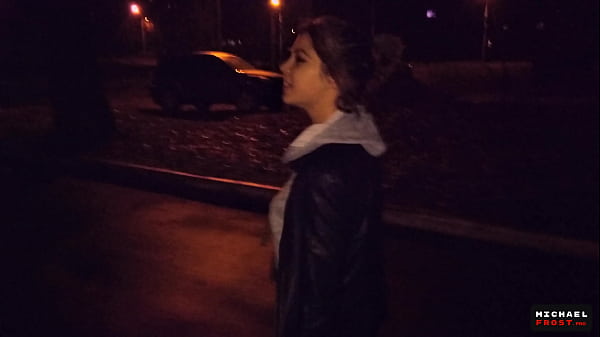 Schneller Teenie-Fick an einem öffentlichen Ort – Cum Walk in Höschen – POV