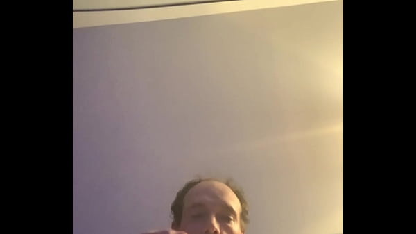 Erstaunlicher, hübscher Teenager tritt auf