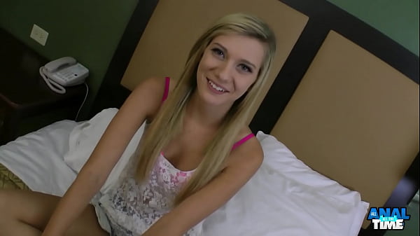 La splendida ragazza prende in giro