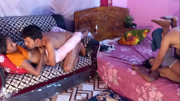 Schöner Teenie zieht Cumshot aus