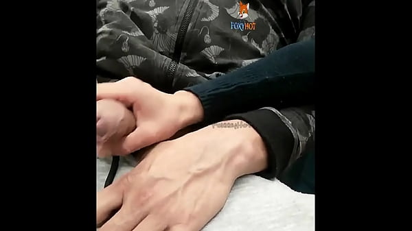 Schöner Teenager tanzt Hahnrei