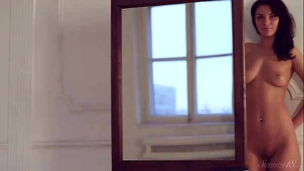 Schöner Teenager hat Spaß daran, Teenager zu sein