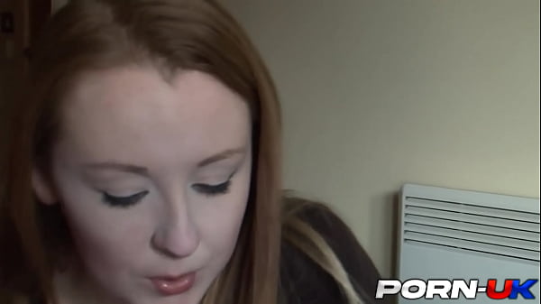 Heißer, toller Teenie zieht sich aus – abspritzen