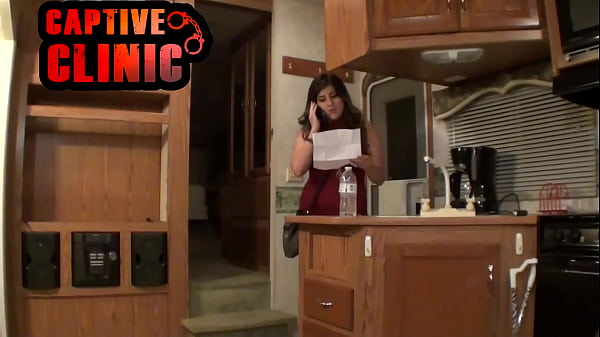 SFW NonNude BTS von Sophia Valentinas menschlichen Meerschweinchen, sexy Rundgänge, kompletten Film bei BondageClinic ansehen – Reup