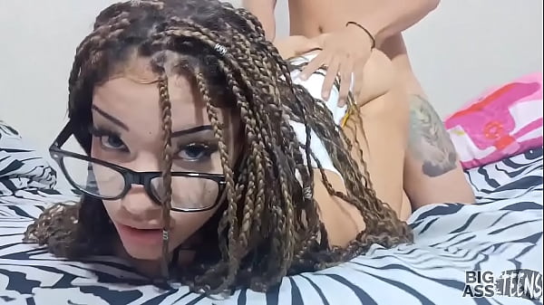 Anh trai kế biến thái thủ dâm trước mặt anh ta trong khi anh ta bắt được anh ta, làm phiền anh ta và cho anh ta mượn âm hộ và mông của cô ấy, xuất tinh vào miệng anh ta Xvideos Big Ass