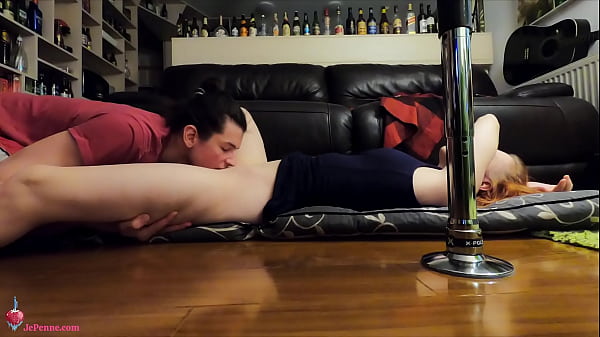 Romance On The Floor - Foda lenta, oral, dedilhado, boquete e alguma ação legal no sofá com a gente correndo no final haha