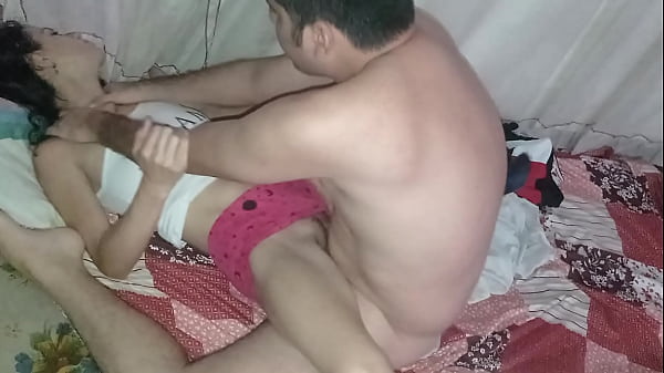 Alexandra madre venezolana es follada por poco dinero, sexo sin condon