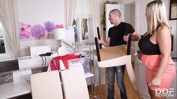 Xenia Virgin (Kitty Wild), Nikoletta Queen Sapphic First (Teil 1)