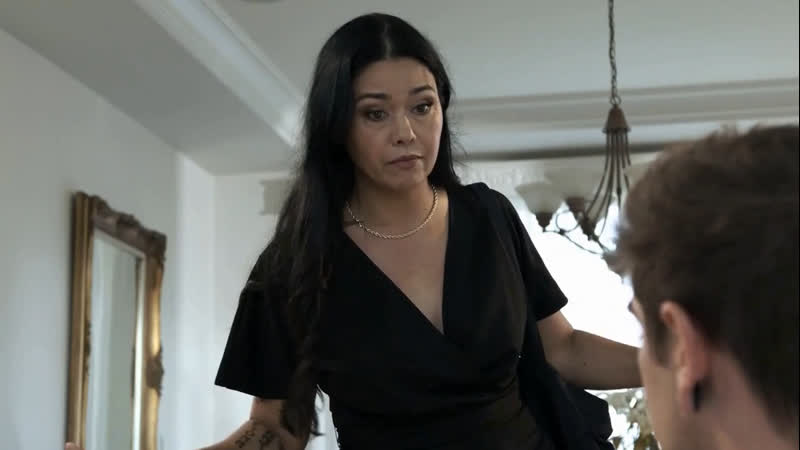 Porno elle a 49 ans, belle-mère aux cheveux noirs a des relations sexuelles avec un jeune homme porno sexe trentenaire mature dana vespoli