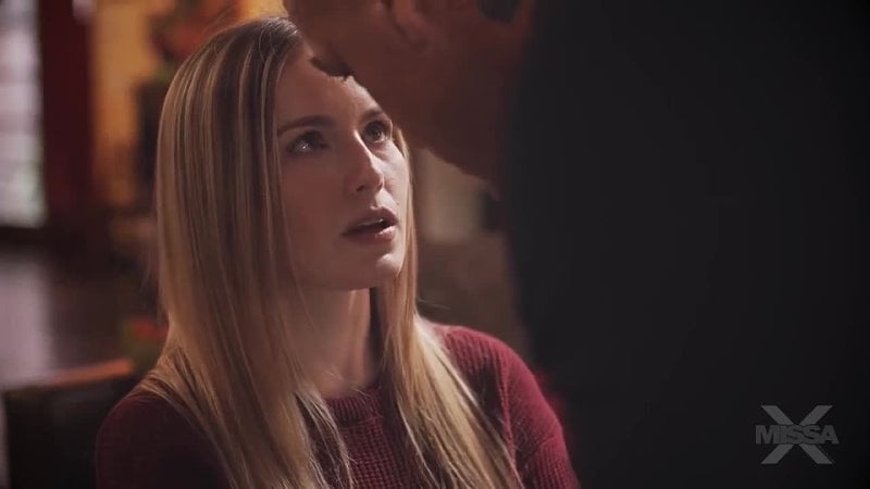 Gehorsame Tochter Derrick Pierce, Scarlett Sage (Autostimme)