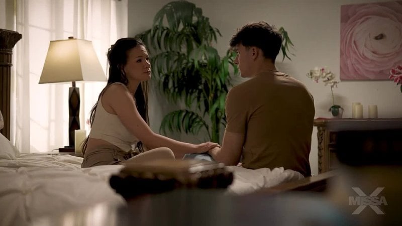 扮演熟女艾莉森·雷、帕克·安布罗斯（自动字幕）