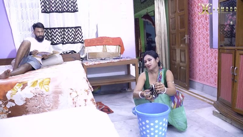 Il padrone di casa ha scopato la cameriera