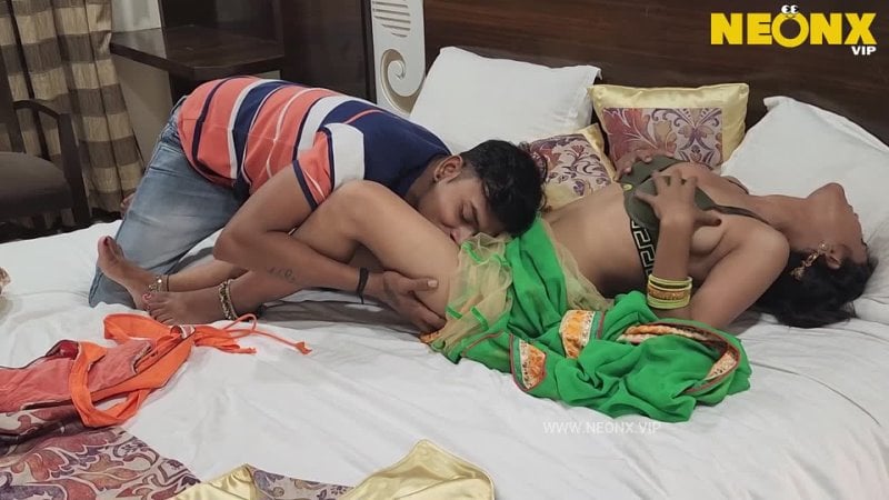 Putain de khanki desi belle-sœur nue sari sexe dur grosse bite noire chatte cockhold salope bite interacial meunier 🍩👅🤤😍