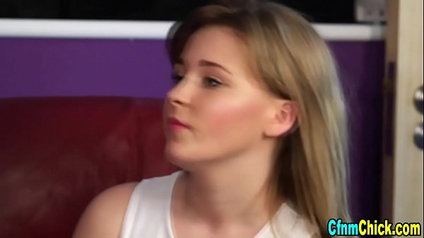 Adolescenti cfnm che succhiano il cazzo