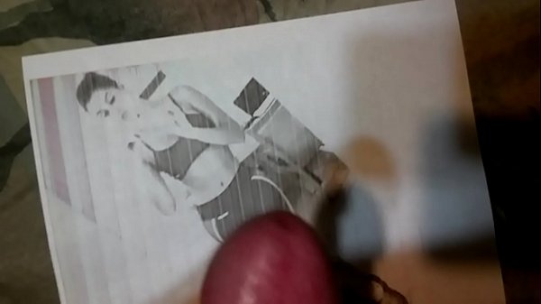 Brett se masturbe sur Juceila