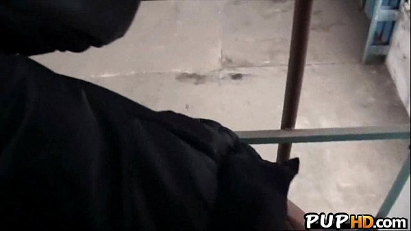 Incredibili provocazioni selvagge da parte di adolescenti