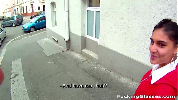 Fucking Glasses - La bella annoiata Amala viene scopata per soldi