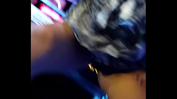 SABROSO EN LA BARRA LIBRE (desnuda)