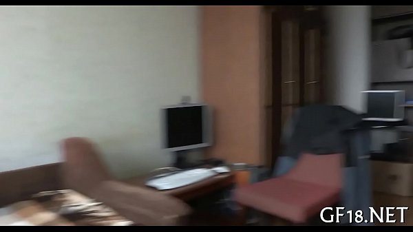 Der Kerl sitzt da und starrt