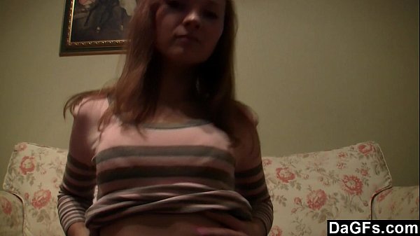 Dagfs - Giovane teenager russa con un corpo piccolo stuzzica in cam